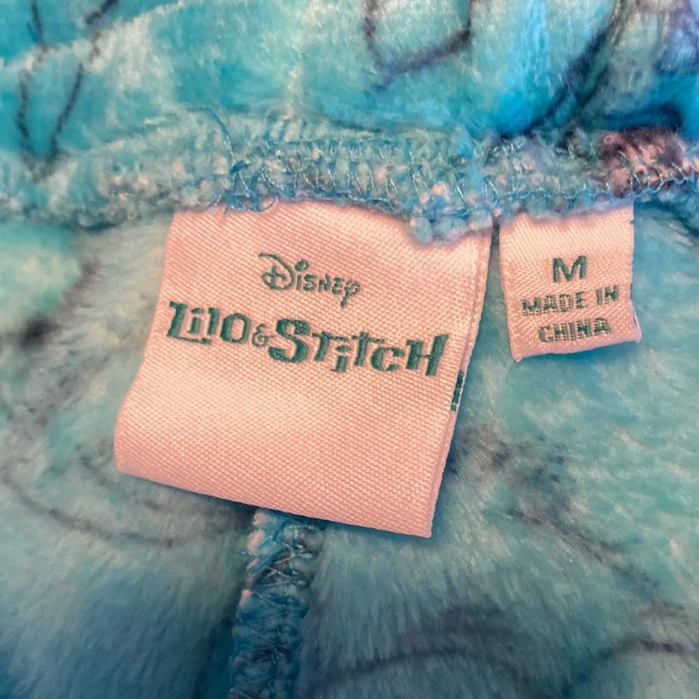 🟥 Disney Stitch Junior’s PJ shorts (NWT) size M - Picture 5 of 7